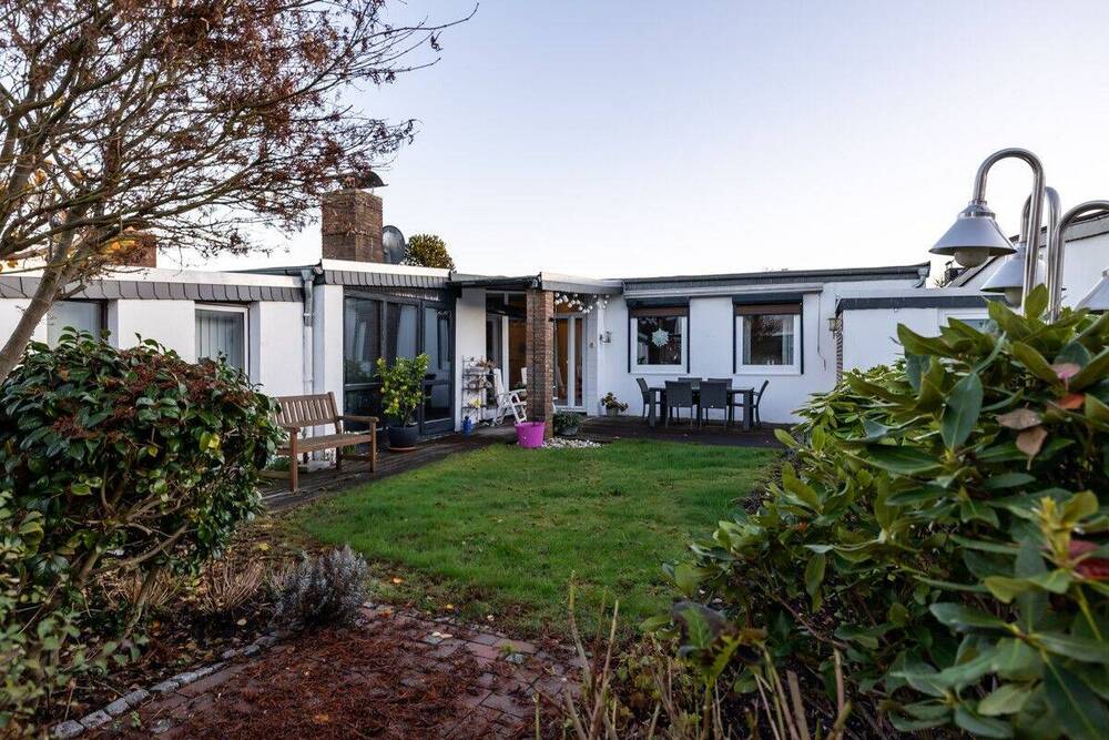 Thumbnail-*** BUNGALOW - MODERNISIERT und GEPFLEGT - das RAUMWUNDER mit GARAGE und extra ZUGANG zum GARTEN ***