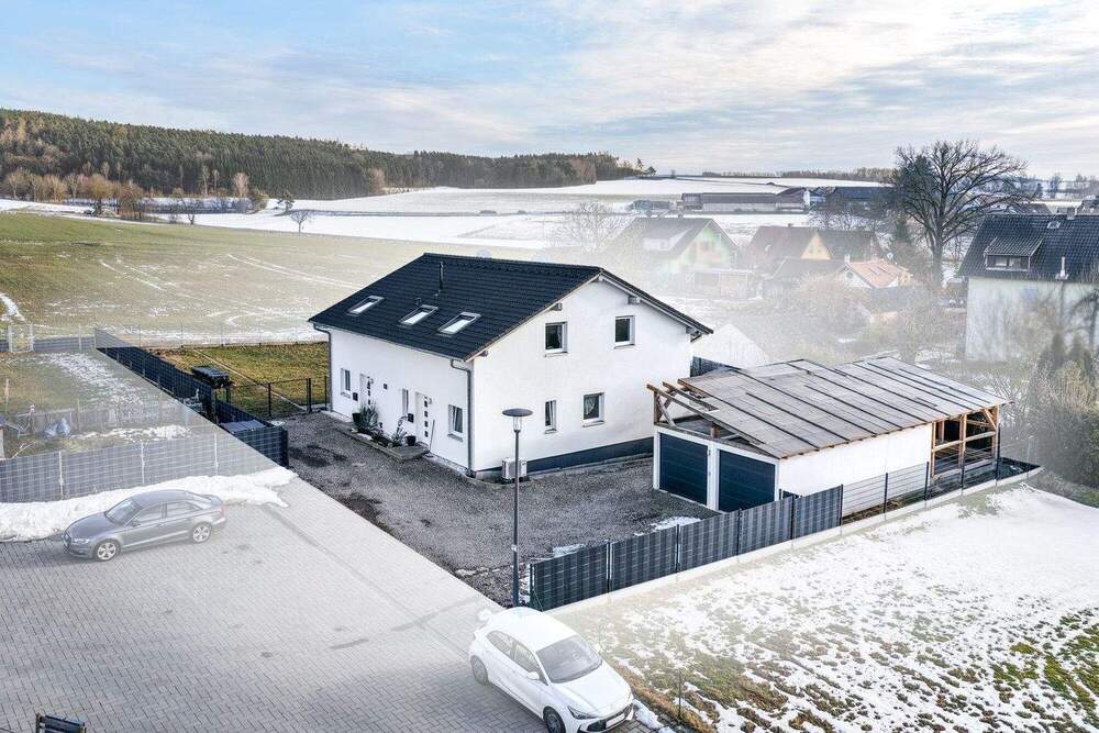 Thumbnail-Modernes Zweifamilienhaus mit großzügigem Grundstück in ruhiger Lage!