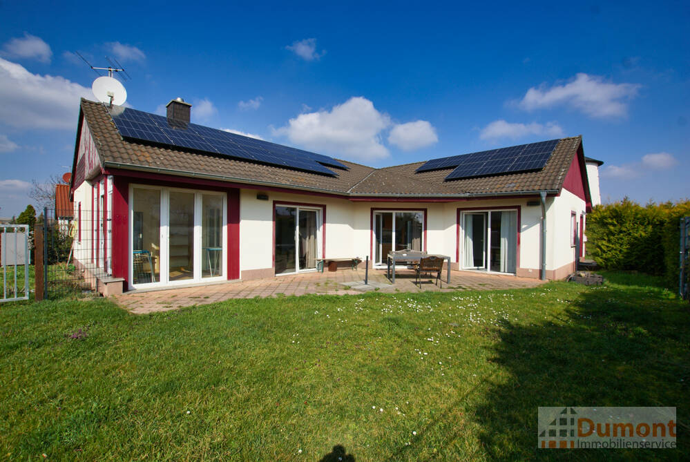 Thumbnail-Bungalow mit sonnigem Grundstück und nachhaltiger Energieversorgung in Knapendorf.