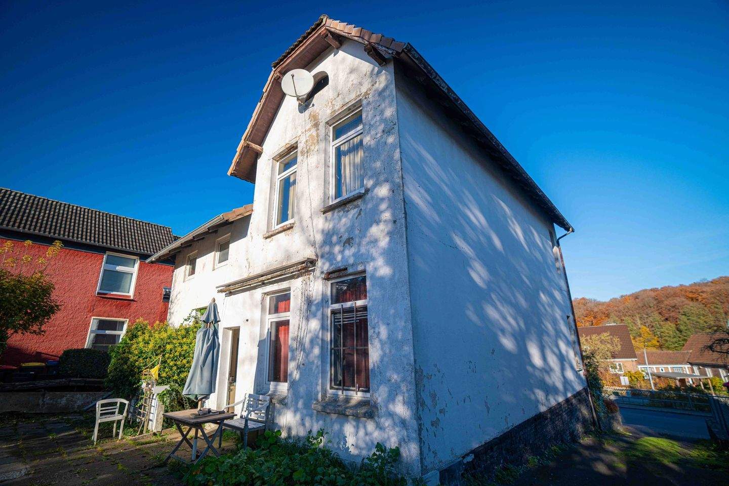 Thumbnail-ZFH in Bad Schwartau - großes Hanggrundstück, sanierungsbedürftiger Altbau mit viel Potenzial