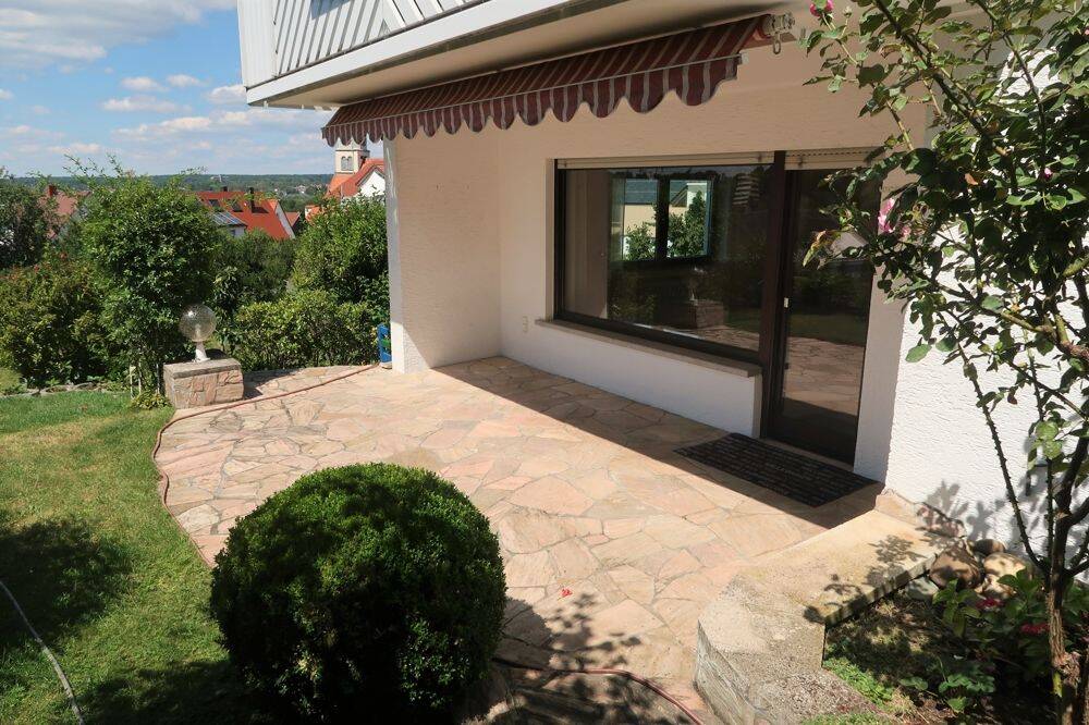 Thumbnail-Sehr schöne, helle 2,5 Zi.-Wohnung, exkl. EBK, große Terrasse, ruhige gefragte Lage von Holzheim.