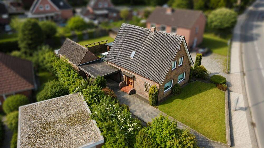 Thumbnail-Hier in Weener: EFH im soliden und gepflegten Zustand!