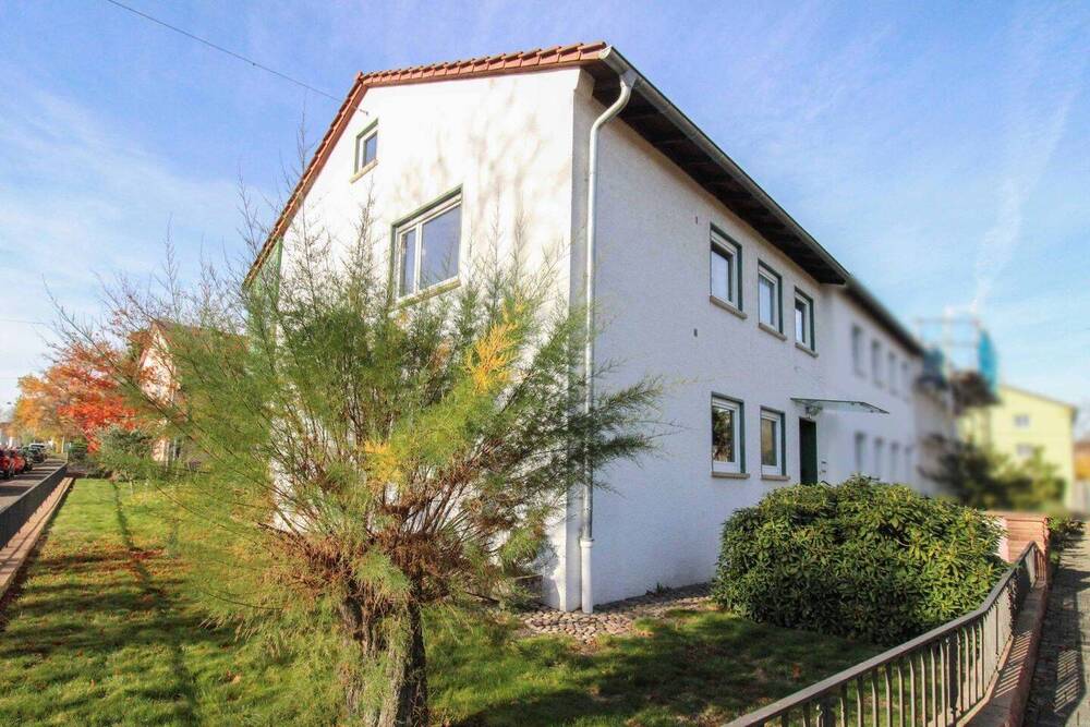 Thumbnail-Familienfreundliches Reihenendhaus mit zwei Wohneinheiten in ruhiger Lage von Zuffenhausen- Erbpacht