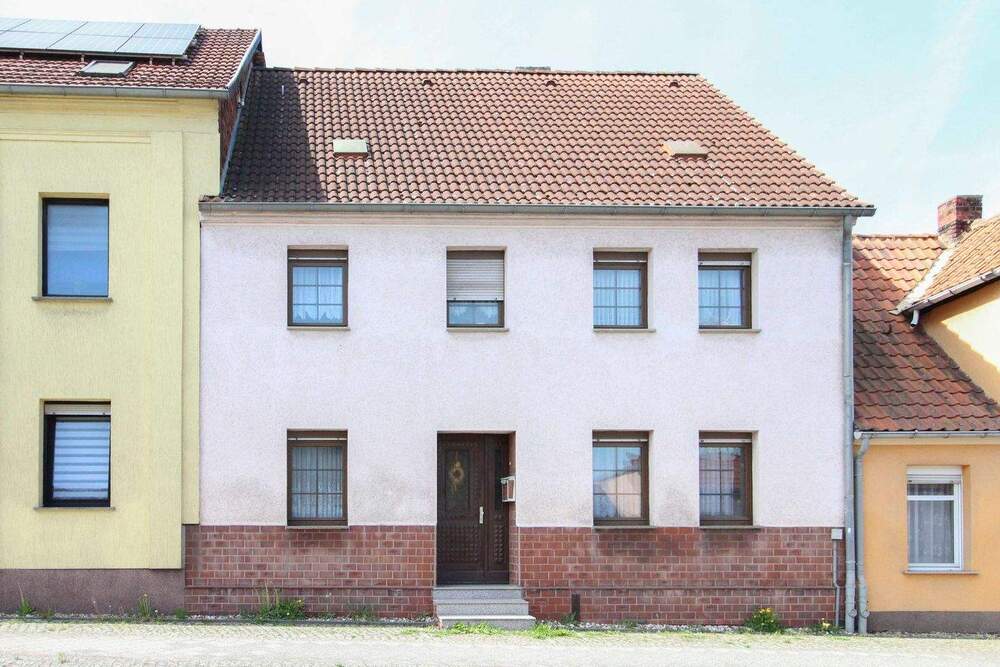 Thumbnail-Reihenhaus in Jerichow mit 7 Zimmern, Garten und viel Potenzial