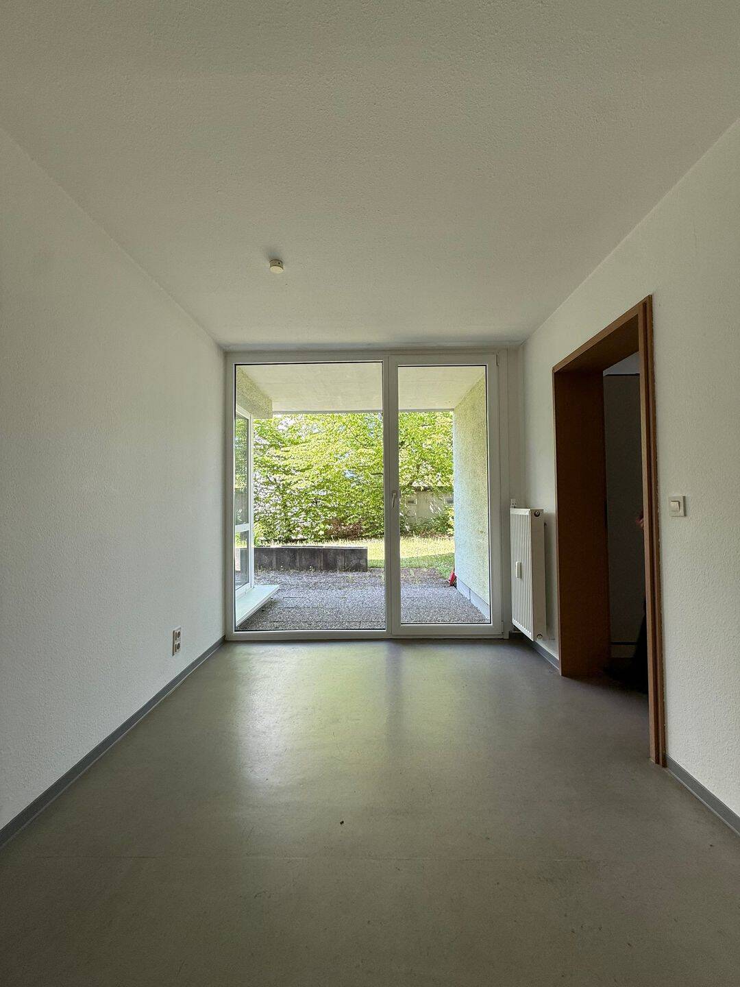 Thumbnail-3-Zimmer-Erdgeschosswohnung mit Terrasse, Einbauküche und Garage in Gerbrunn