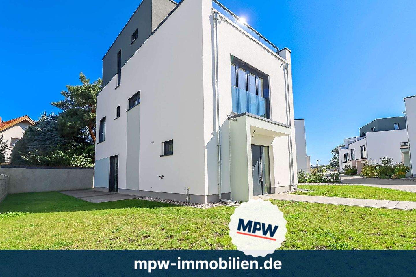 Thumbnail-Anlegen, Einziehen, Vermieten: Exklusives Haus direkt am Wasser mit eigenem Bootsliegeplatz