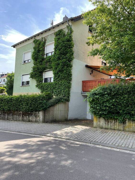 Thumbnail-Zweifamilienwohnhaus mit ausgebautem Dachgeschoss in Vk-Geislautern