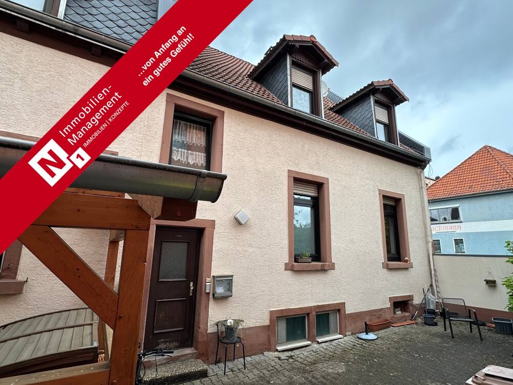 Thumbnail-NEUER PREIS - Vermietetes Zweifamilienhaus in Altstadtnähe mit Ausbaureserve im Dachboden