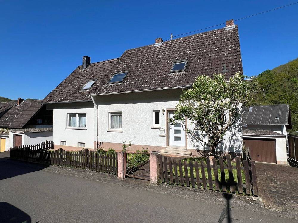 Thumbnail-PREISREDUZIERUNG! Top-Gelegenheit! Großes Einfamilienhaus mit 2 Garagen in Hahnenbach zu verkaufen.