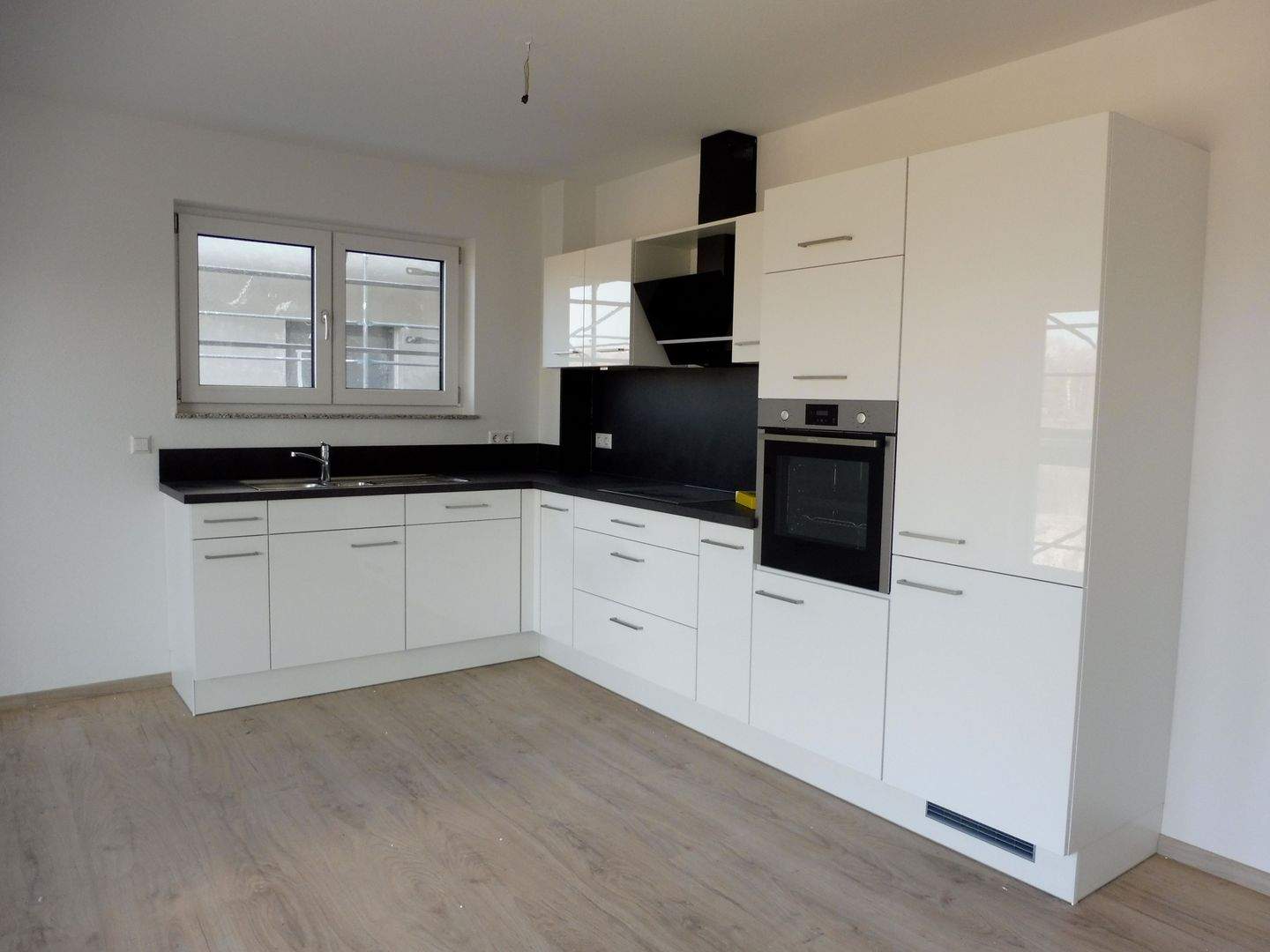 Thumbnail-4 12 Zimmer-Wohnung in zentraler Lage