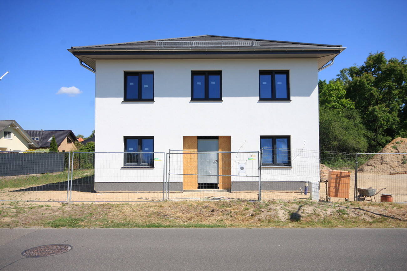 Thumbnail-Erstbezug in Toplage: Exklusives Einfamilienhaus mit bester Ausstattung in Berlin sowie Bahnhofsnähe