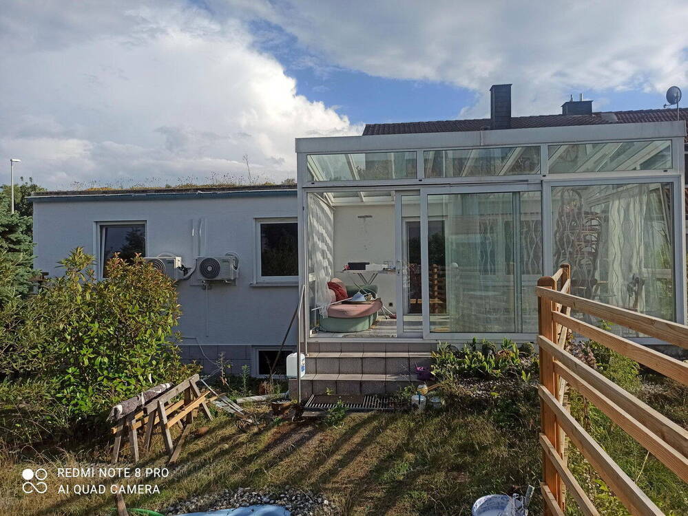 Blick vom Garten auf das Haus