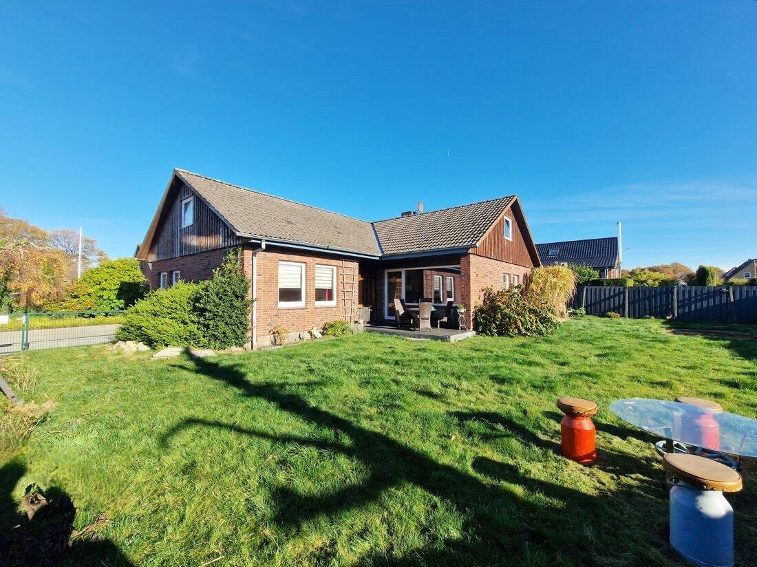 Thumbnail-teilmodernisiertes Einfamilienhaus mit ca. 700 m² Grundstück in Heide