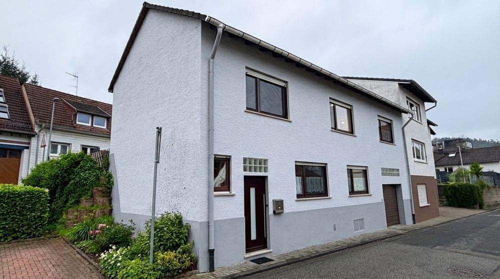 Thumbnail-Neuer Preis - Ansprechend renoviertes Einfamilienhaus mit kleinem Garten und Garage