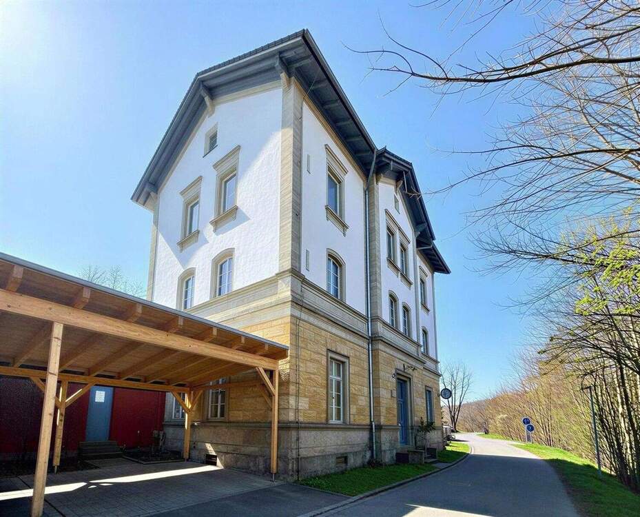 Thumbnail-Bahnhof Etterzhausen- Ein Denkmal mit Geschichte. Ein Zuhause mit Charakter!