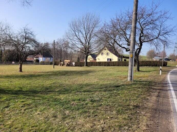 Die Grundstücke Richtung Ortsausgangsschild Bühlau