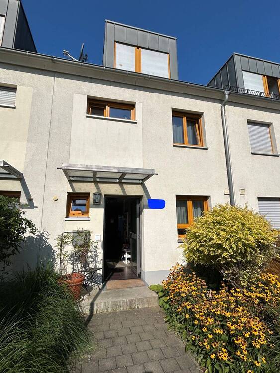 Thumbnail-KfW-60 Reihenmittelhaus am Feldrand, mit Blick zum Taunus