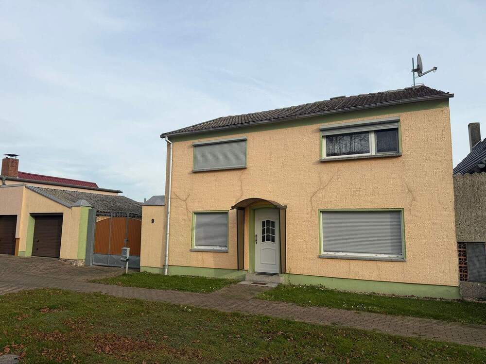 Thumbnail-Einfamilienhaus mit Nebengelass und Garage in Bonitz