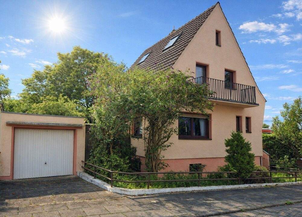 Thumbnail-Freistehendes Einfamilienhaus mit Garten & Teich zum sanieren für Ideen & individuelle Wohnkonzepte