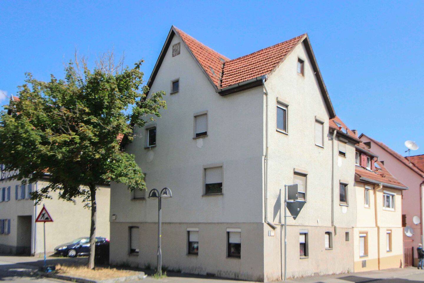 Thumbnail-DHH mit Garten, Garage und anteiliger Scheune in Weilimdorf