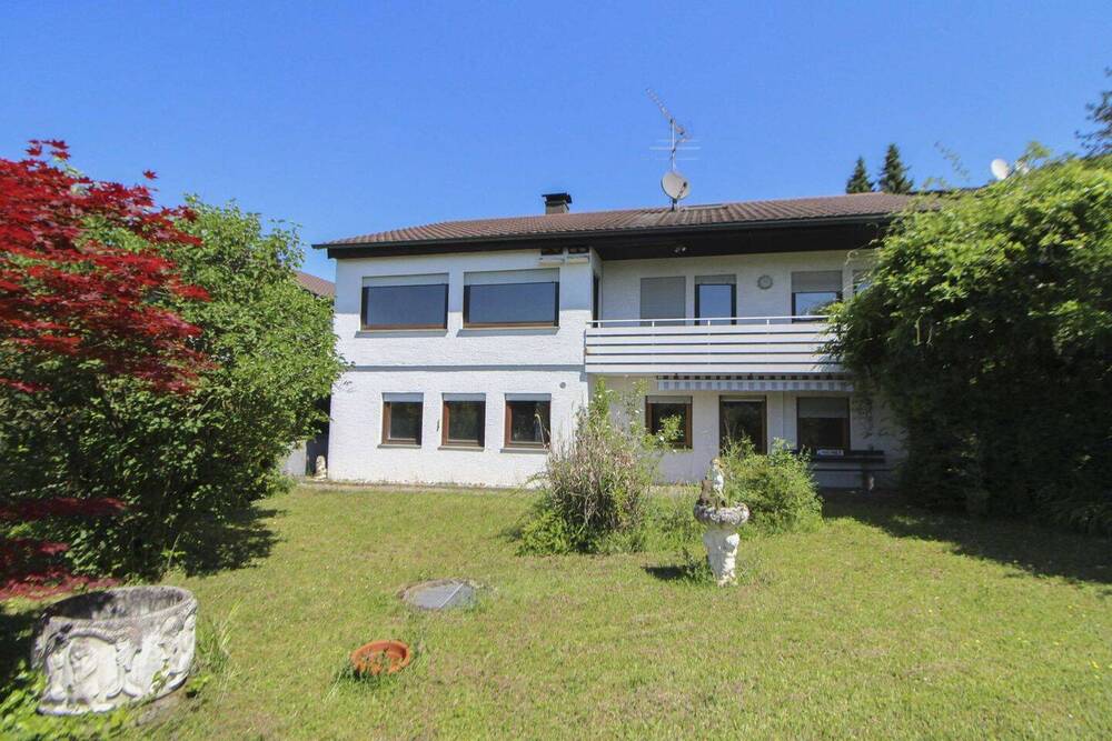 Thumbnail-Freistehendes Einfamilienhaus mit ELW, großem Garten und 3 Garagen auf 1.443 m² Grundstück