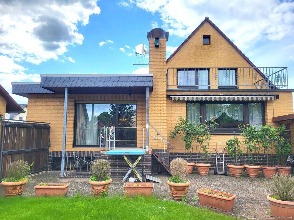 Thumbnail-Einfamilienhaus mit Anbau in Gifhorn OT Gamsen- großer Keller - Doppelgarage - neue Heizung