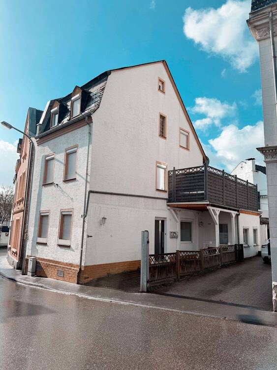 Thumbnail-Vielseitiges Wohnhaus mit 7 Zimmern und Einliegerwohnung