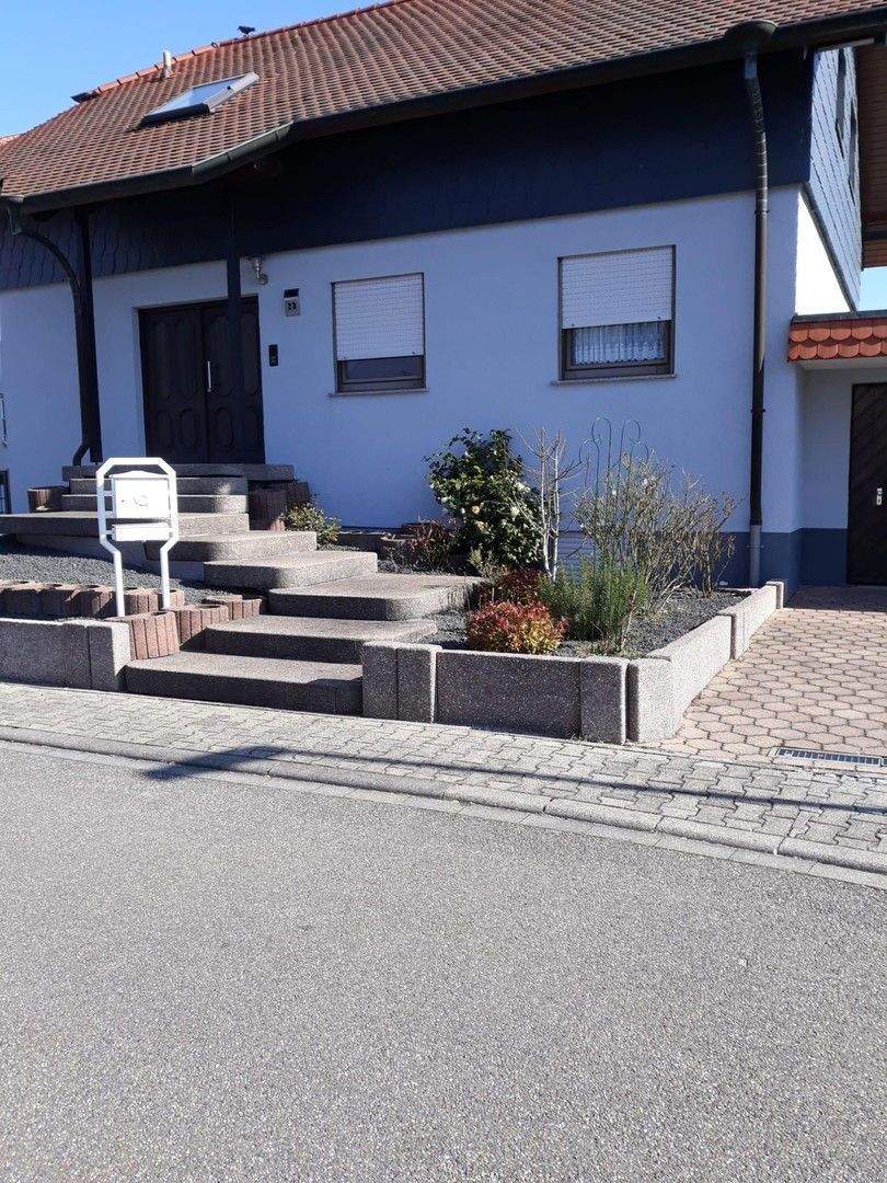 Thumbnail-Charmantes freistehendes Mehrfamilienhaus in exklusiver Ortsrandlage