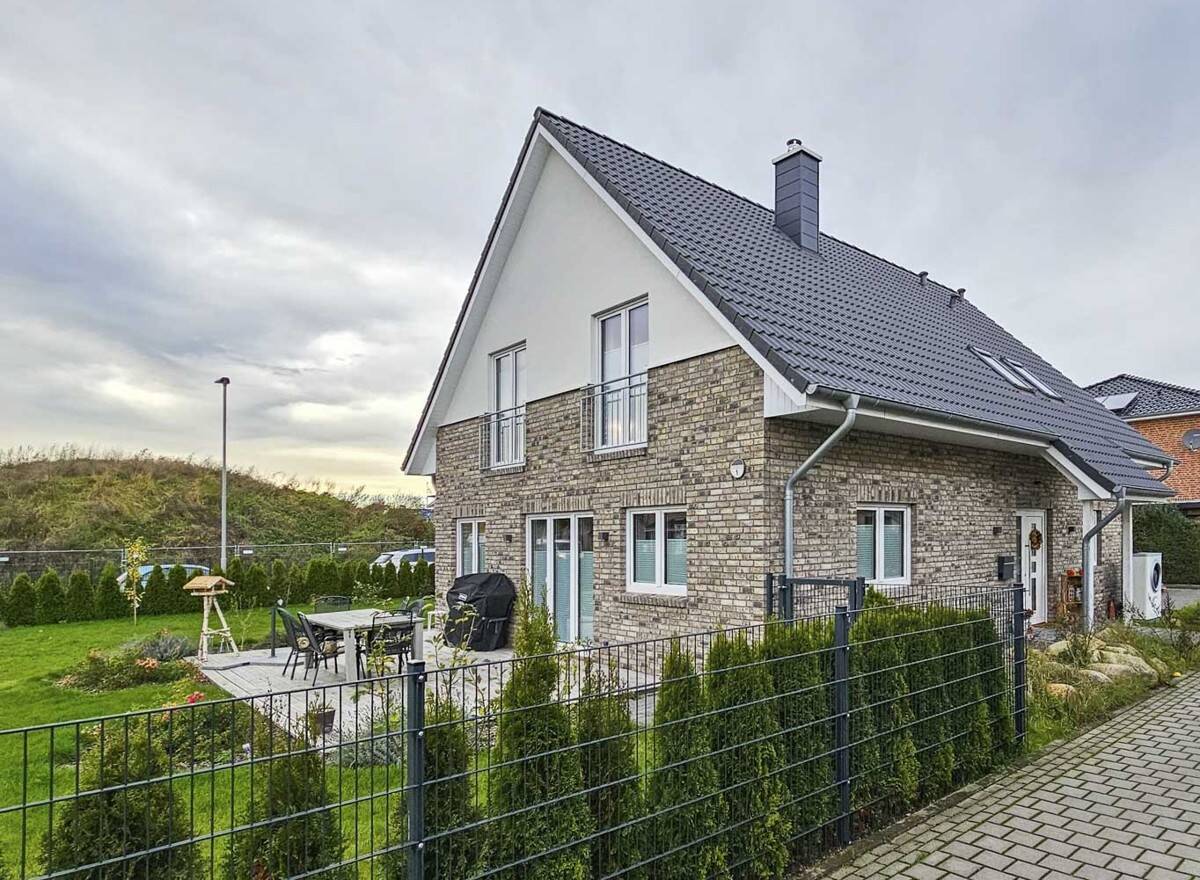 Thumbnail-Großzügiges Familienhaus im klassischen Stil Neubauplanung - Niedrigenergiehaus mit Wärmepumpe