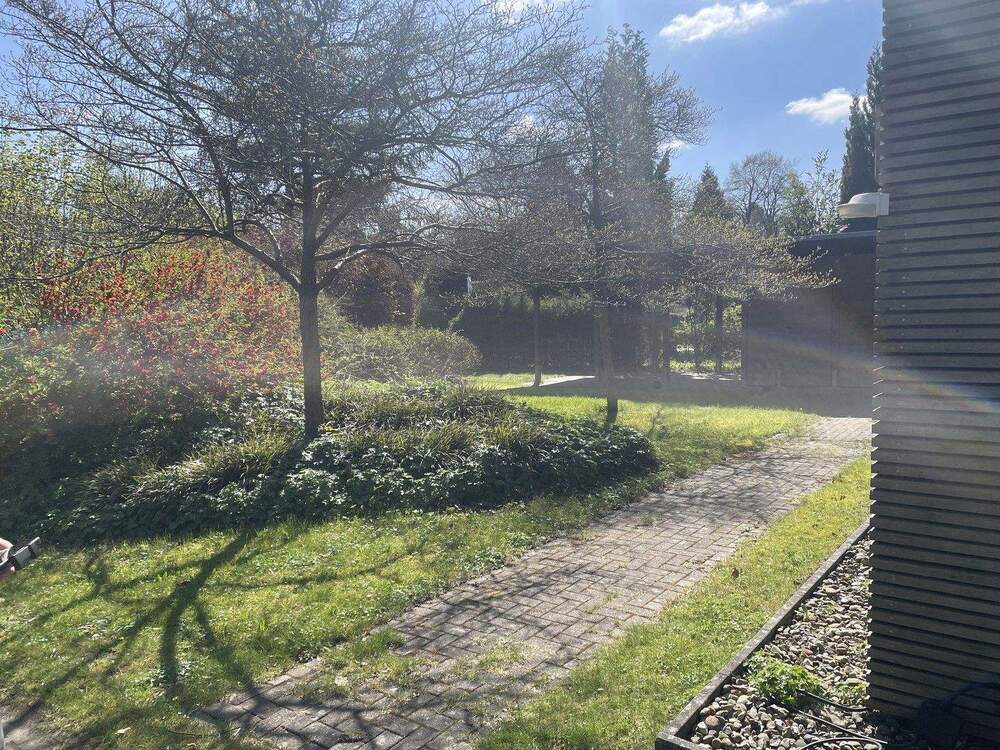 Thumbnail-Großzügiges Grundstück in attraktiver Grünlage mit Altbestand zum Verwirklichen