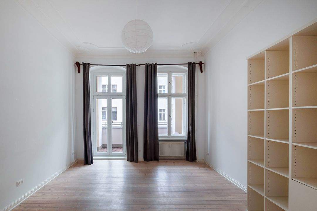 Thumbnail-Zwei Zimmer mit Loggia - Geschmackvolle Altbauwohnung im Wedding