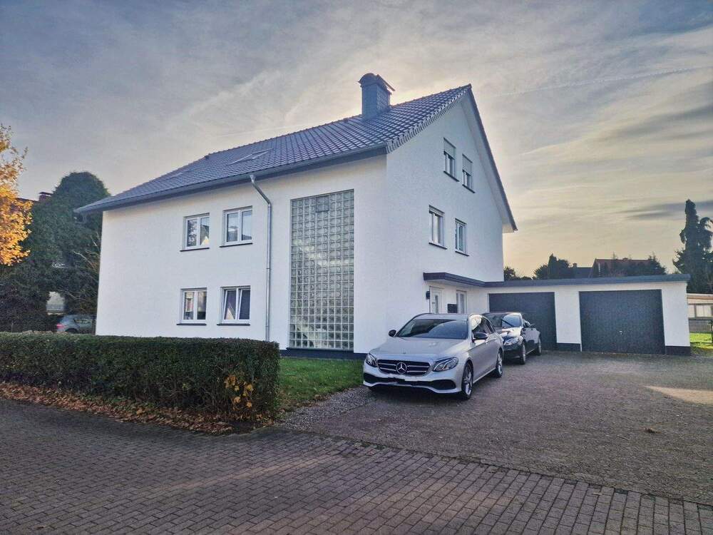 Thumbnail-Teilweise modernisiertes Dreifamilienhaus mit großem Grundstück - Voll Vermietet