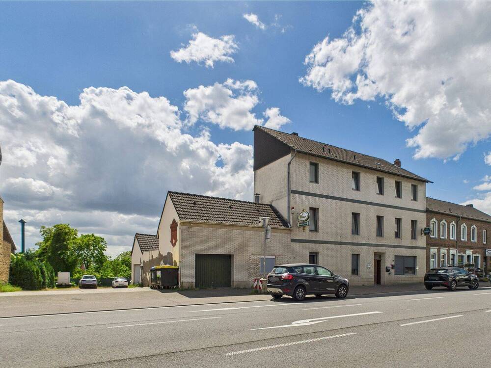 Thumbnail-Vielseitige Immobilie mit 4 Wohnungen, Halle und Parkplatz in Geilenkirchen - Gillrath!