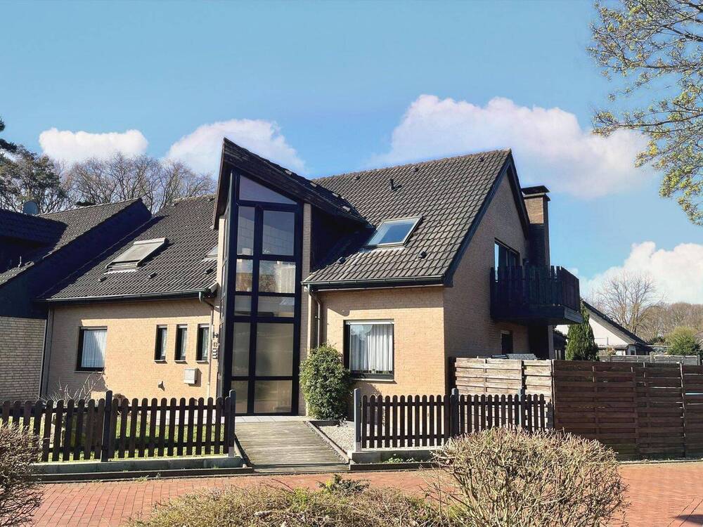 Thumbnail-Raumwunder ++ Großzügig geschnittenes Zweifamilienhaus ++ Ruhige Wohnlage ++ 2 Garagen ++ 2 Stellplätze