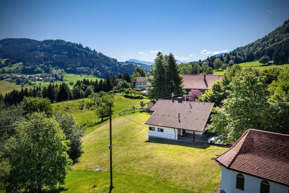 Thumbnail-Landhaus auf 2.213 m² Grundstück – 913 m Höhenlage & Panorama-Bergblick