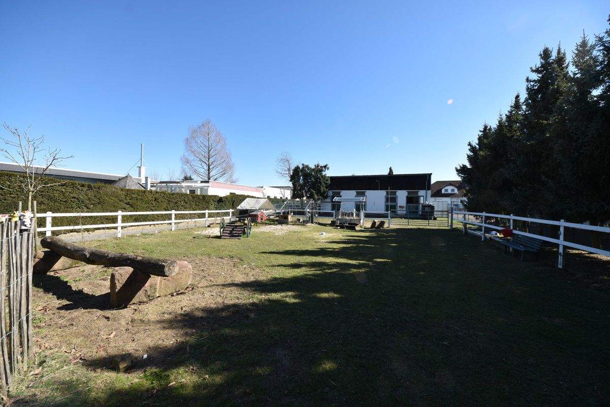 Thumbnail-DIETZ: **VERKAUFT** Platz Für Ross und Reiter! Wohnhaus + Gewerbegebäude mit 6 Pferdestallungen