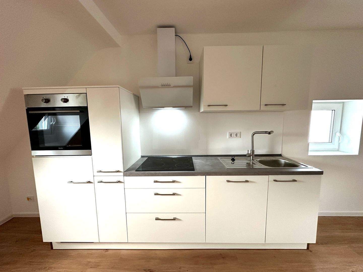 Thumbnail-Ab 01.06.2026 2-Zimmer-Dachgeschosswohnung mit neuer Einbauküche Im 2. Obergeschoss ohne Aufzug