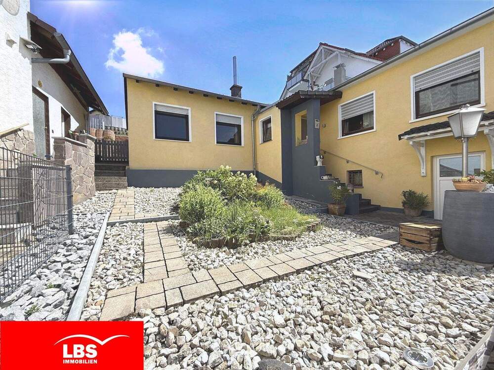 Thumbnail-Modernisiertes Bungalow mit Doppelgarage, Garten und viel Gemütlichkeit