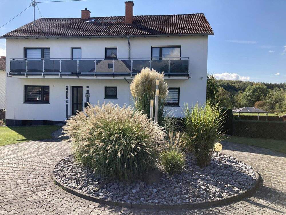 Thumbnail-Ein- bis Zweifamilienhaus mit großem Grundstück