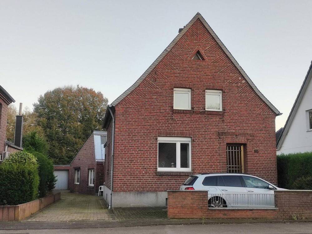 Haupthaus- Straßenansicht