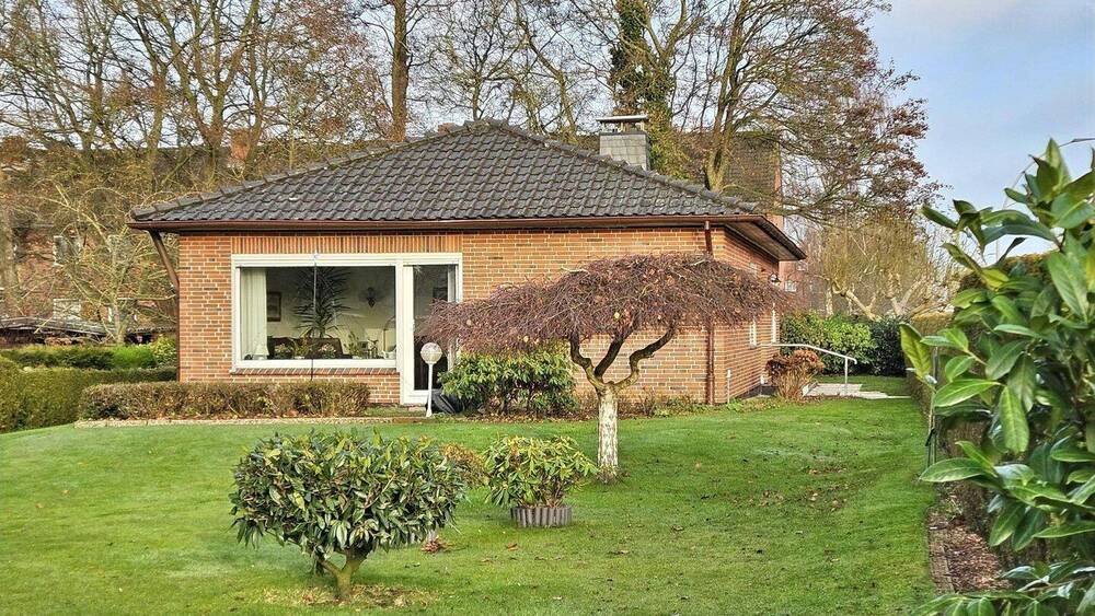 Thumbnail-Cuxhaven: Walmdachbungalow mit schönem Süd-Garten und Garage zwischen Süderwisch und Drangst