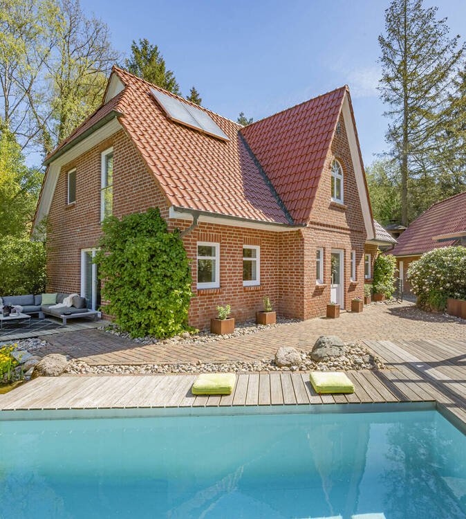 Thumbnail-Top-Einfamilienhaus mit Pool in Villenlage