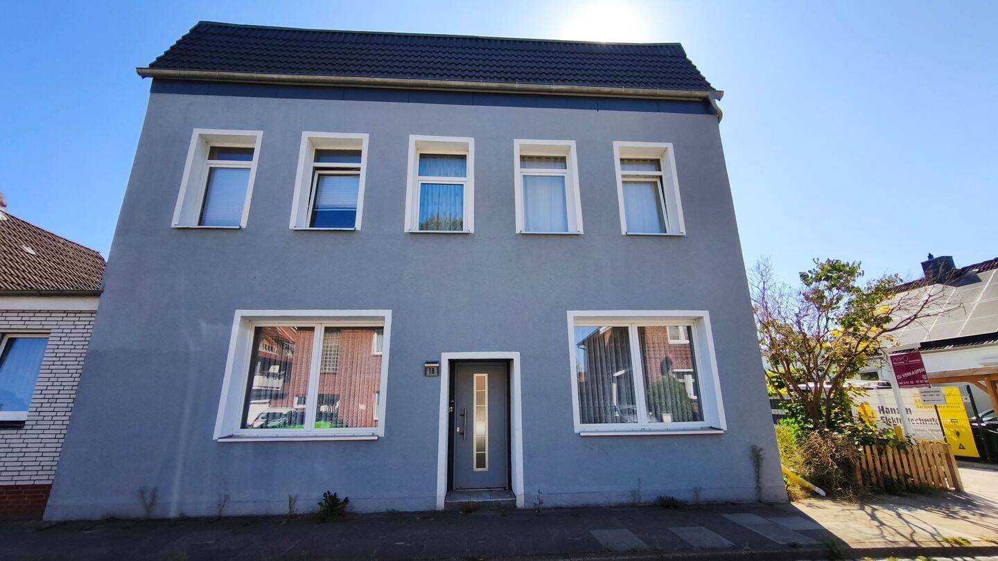 Thumbnail-Zweifamilienhaus mit Potenzial in Uetersen - renovierungsbedürftig, mit Garten und Stellplätzen