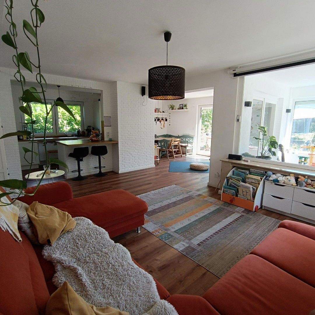 Thumbnail-Flexibles Wohnen in Adendorf: Familienhaus mit Einliegerwohnung und großem Garten