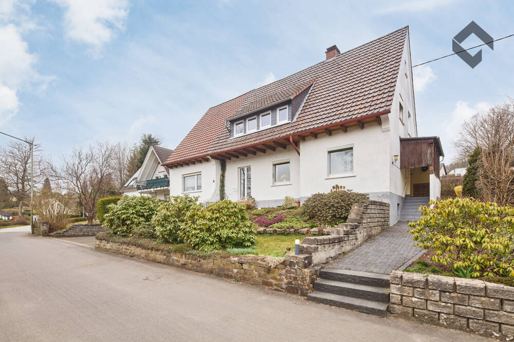 Thumbnail-Heute einziehen, morgen gestalten: Zweifamilienhaus mit großzügigem Garten