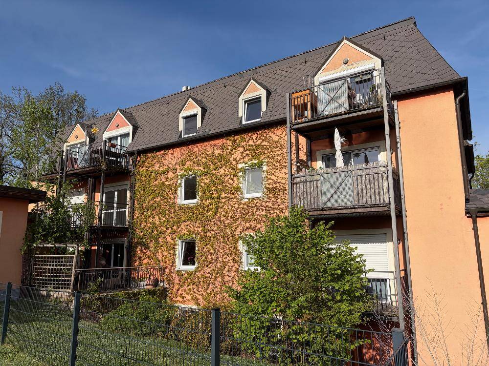 Thumbnail-Radebeul-Lindenau: Ruhige 2-Zimmer-Single-Dachwohnung mit Balkon und Bad mit Dusche