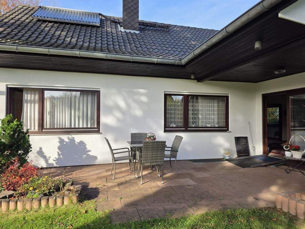 Thumbnail-Zweifamilienhaus mit Garage in Hangelar. Hauptwohnung freiwerdend.