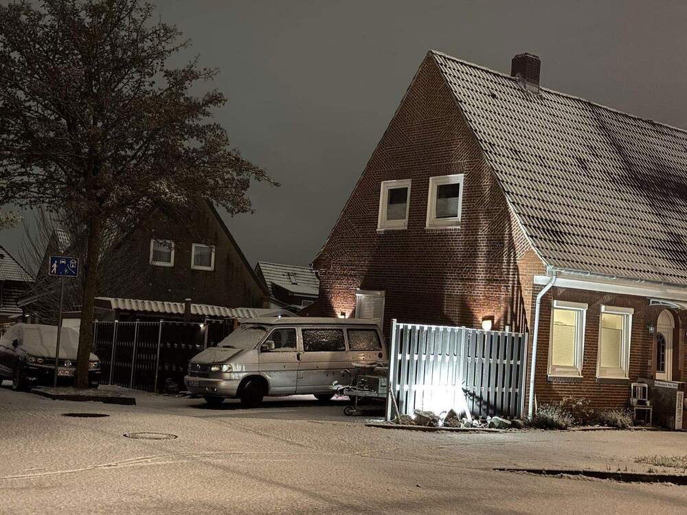 Thumbnail-Charmante Doppelhaushälfte in Emden - komplett saniert & einzugsbereit!