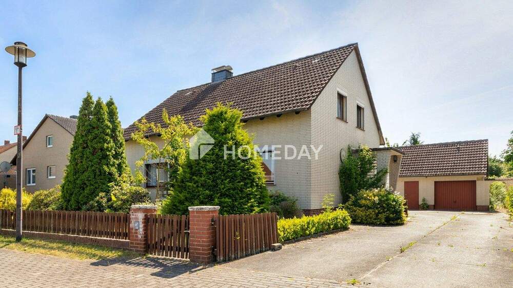 Thumbnail-Solides Einfamilienhaus mit sechs Zimmern, Keller und großzügigem Grundstück