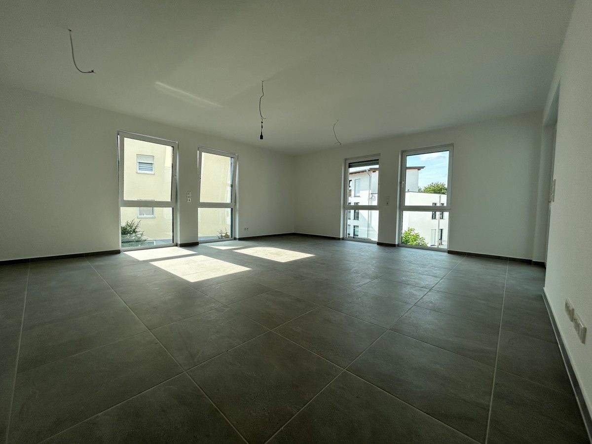 Thumbnail-4-Zimmer Wohnung mit Balkon in Bad Camberg-Erbach